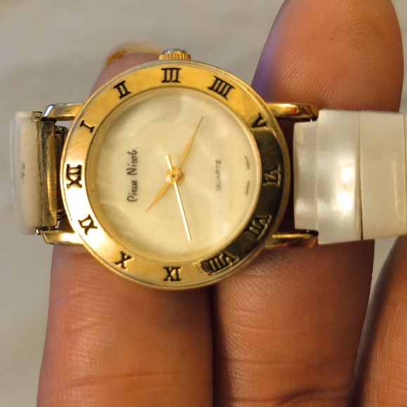 Mother of pearl embellished watch. Peirr Necol brand. - Picture 4 of 4
